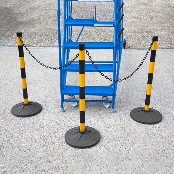 Black/Yellow Free Standing Plastic Link Bollards- 6 Posts & Chain Barriers