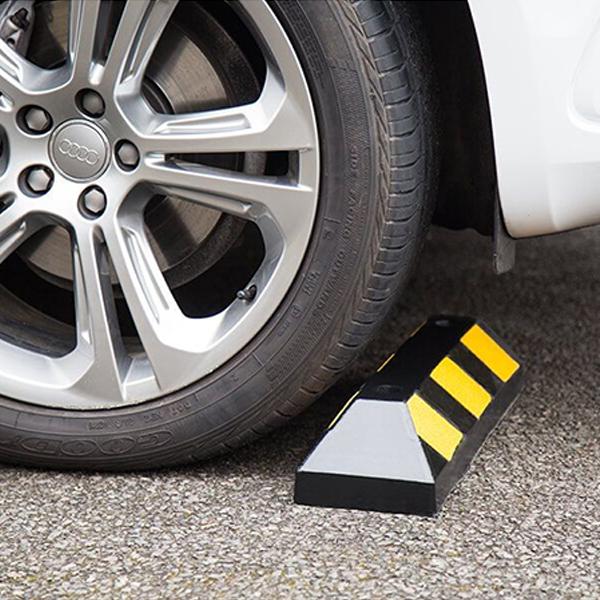 Yellow/Black Recycled Rubber Wheel Stop